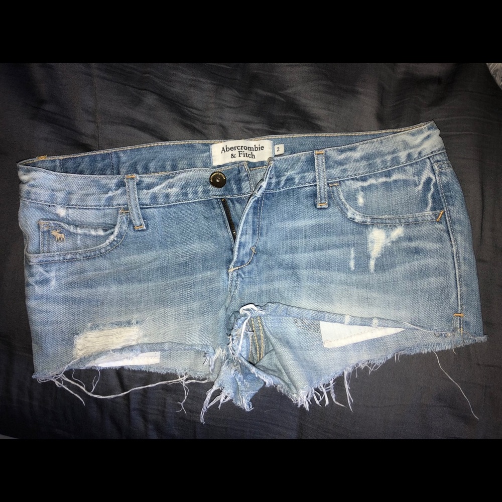 Abercrombie & Fitch Jean distressed short shorts